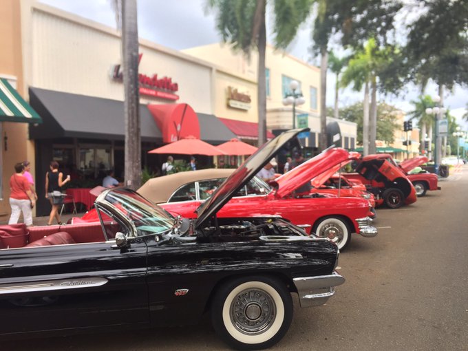 #SundayFunday at the classic cars show https://t.co/KsYkdvIgxl<a href="/tag/sundayfunday"class="tags">#SundayFunday</a>