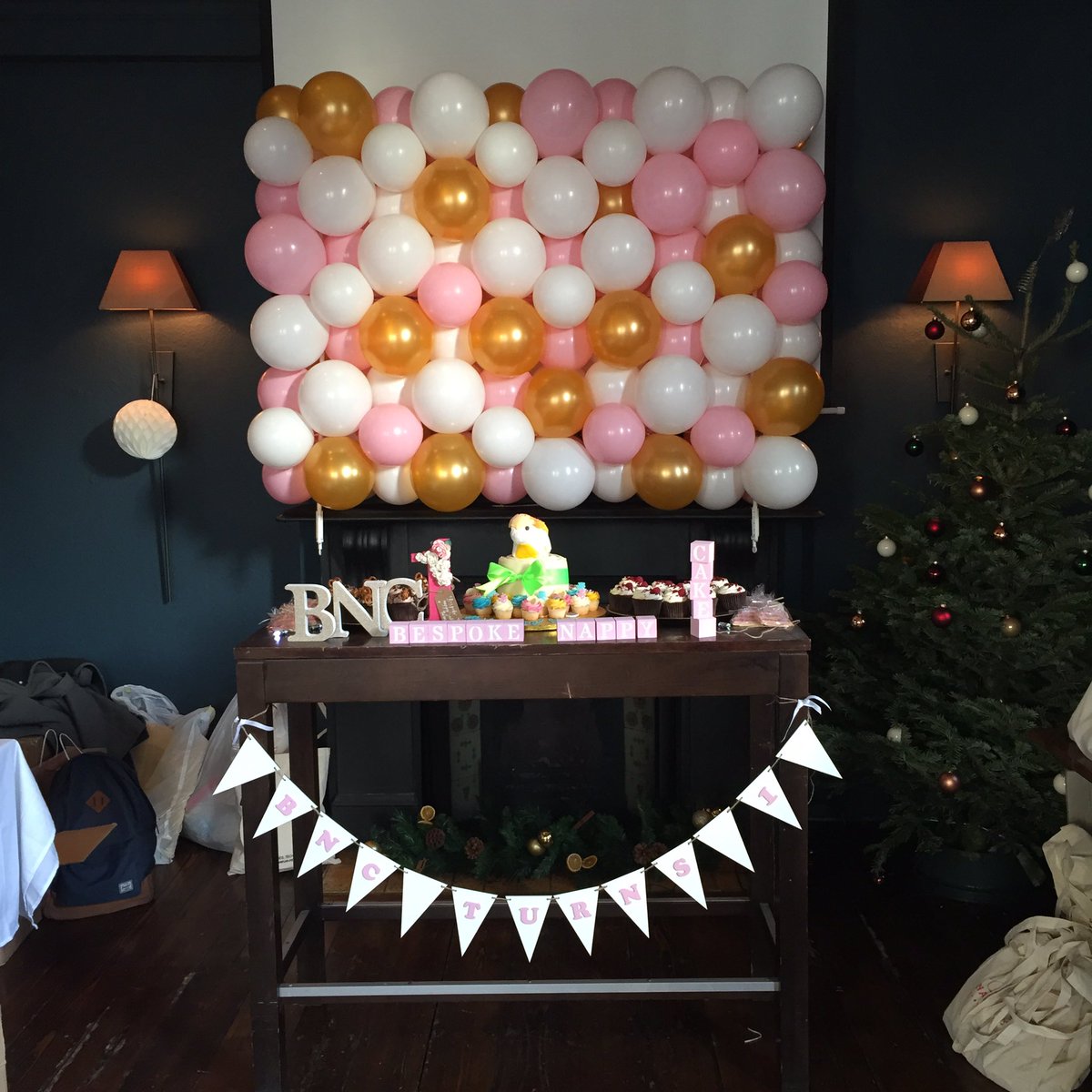 BamBamBalloons's tweet photo. #bambamballoons #balloons #pink #white #gold #balloonwall #featurewall #1stbirthday #1stanniversary #party #balloonbackdrop #nottinghill #01 https://t.co/LREmoCXei7