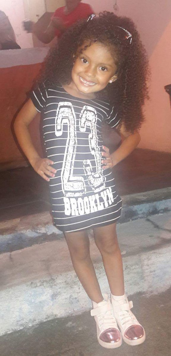 Bealeiros's tweet photo. To ficando louca cm as fotos que minha irmã está postando.. Coisa rica da tia ❤
#Manu #DaTitia #ACaraDaMinhaIrmã https://t.co/DoYhrofwYD