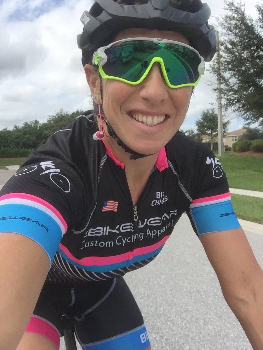 jeanineseeger's tweet photo. No better way to spend a Sunday morning!  #bikelove #dowhatyoulove #zbikewear #bikechicks https://t.co/ZfpKQdt3aH