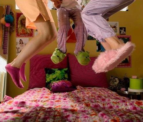 FallaEcuador's tweet image. Fiesta Pijama Femeninas.Confirmar asistencia x whatssapp se va a encargar la cena Habrá Amiga Invisible (5€ máx).bajar gorro pandereta y 2€.