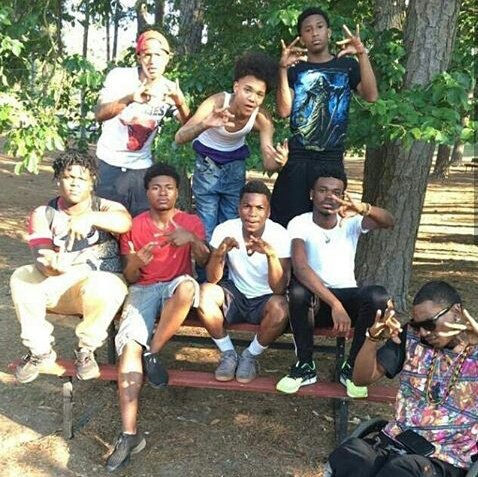 YUNGFLYBUDAH's tweet photo. #LLPAXBILLY #LLWHITEBOY🏄  this picture mean the world to me iam my brothers keeper ❤✈🔫💸 https://t.co/1KafVDpw56
