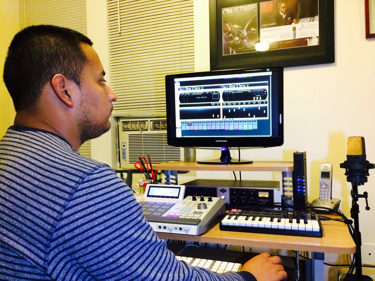 StevePageot's tweet photo. Another 1-On-1 Music Production Class with @leog54 using the PCM Total Bundle PlugIn by @lexiconpro #SecuringTheBags https://t.co/WtFdIg9YLp