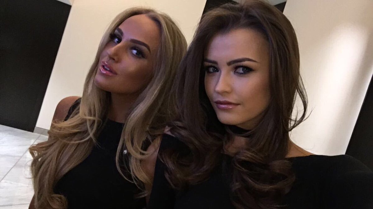 NatalyaWrightx's tweet photo. Lovely night last night with my favourites x ❤️ https://t.co/RT19vGhCru