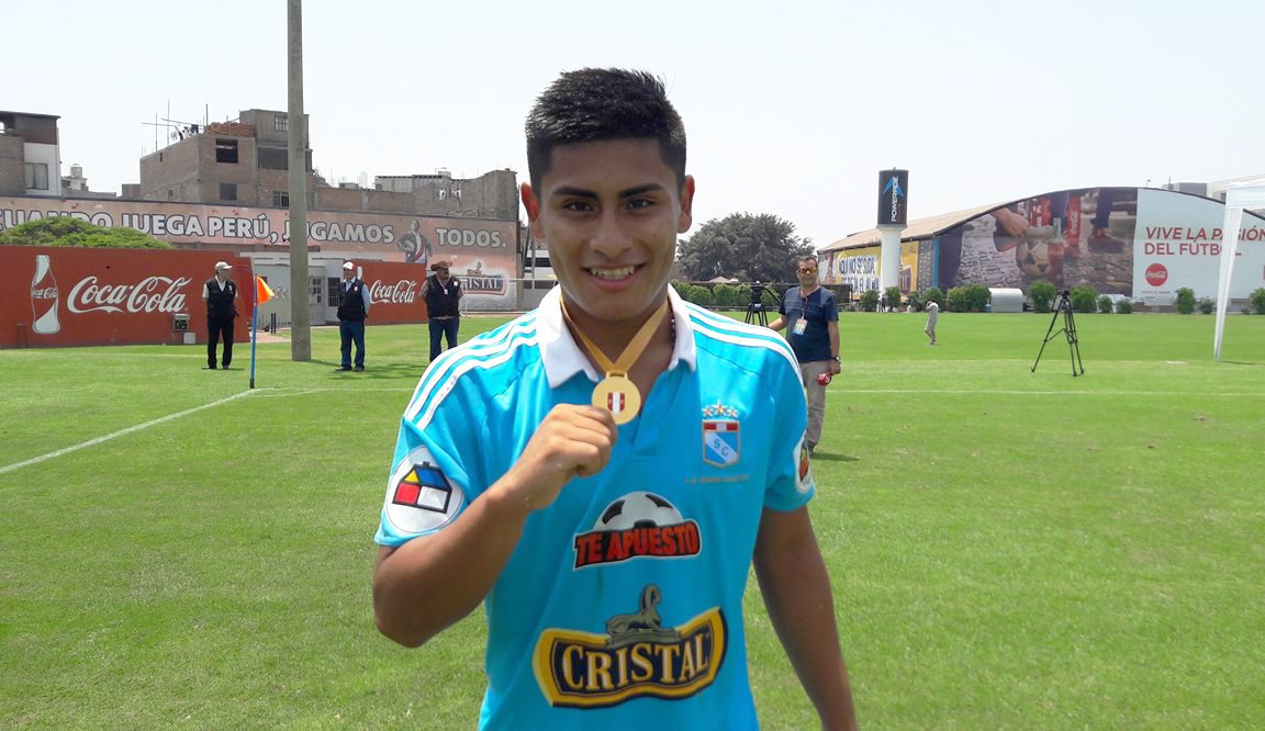 lanueveperu's tweet photo. #CopaModeloCentenario | Luis Carranza: "Somos conscientes de que merecemos esto" > https://t.co/ZMXdtVWZiK 🏆⚽ https://t.co/nOAH9rIEGs