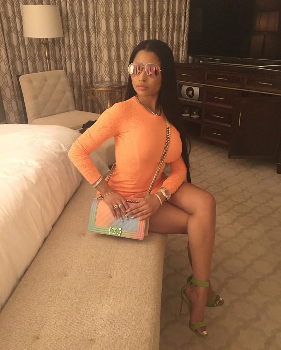 HowFemalesAct's tweet photo. when your man come home and say he almost got jumped today but you already know cuz it was you and your homegirls https://t.co/wFY7t9BIX8
