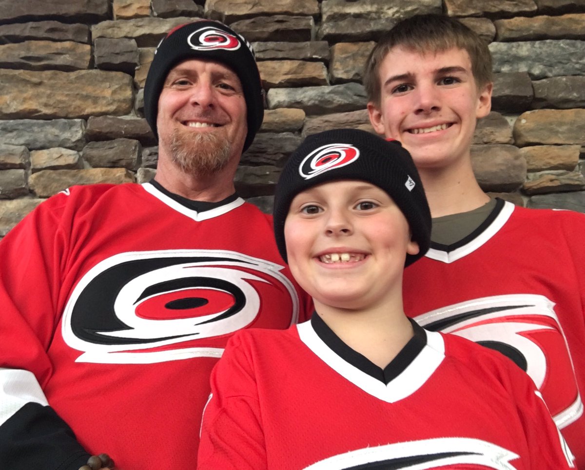deadbrowncow's tweet photo. Much love for our 'Canes!! #REDVOLUTION https://t.co/lL7YKiX0em