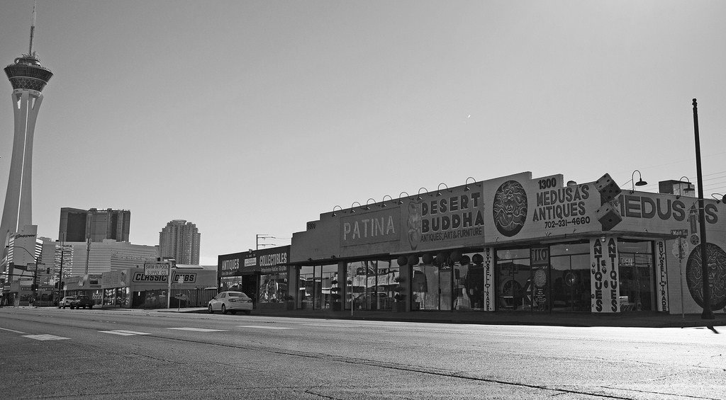 Neon_Cactus_702's tweet photo. #LasVegas #Black&amp;White https://t.co/IOzQSl1XX4