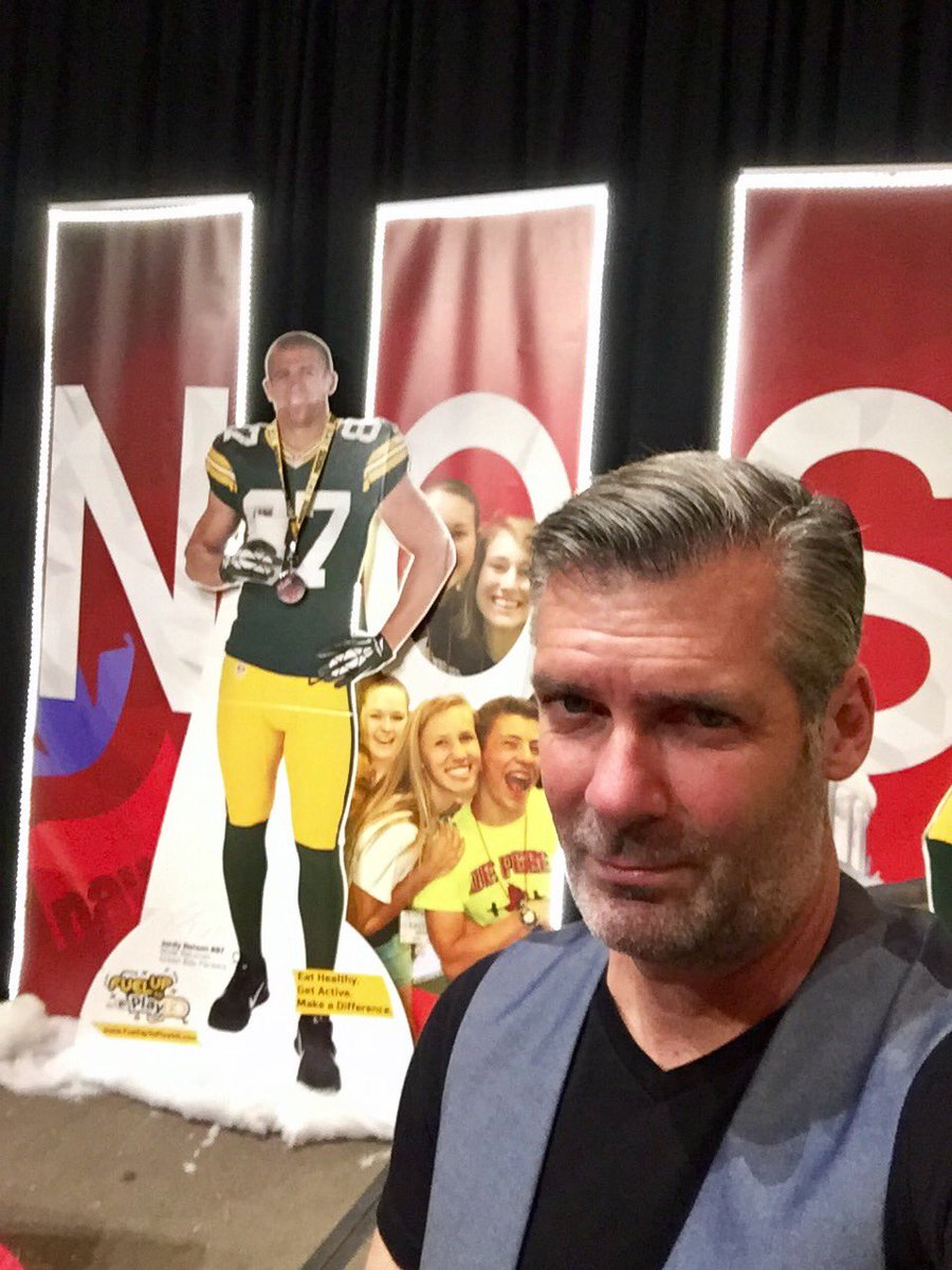 eddiespeak's tweet photo. Had the gr8pleasure of being the closing keynote @NAWD! The only tough part, sharing the stage with a Packer! #NAWD https://t.co/VDIZ9FG7IO