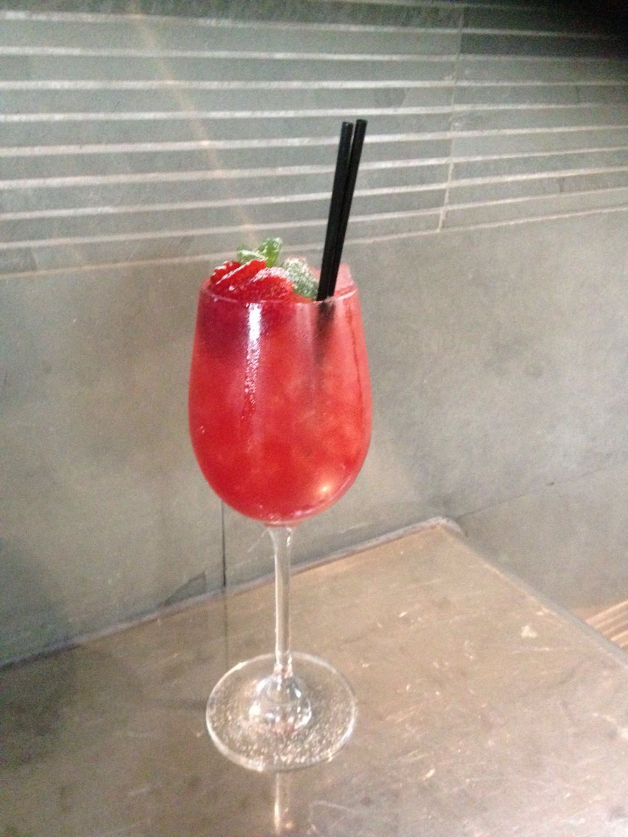 cha_london's tweet image. Come to  #AigleDesNeiges  bar @valdisere @MaranathaGroupe ask Charlotte to help you pick your cocktail