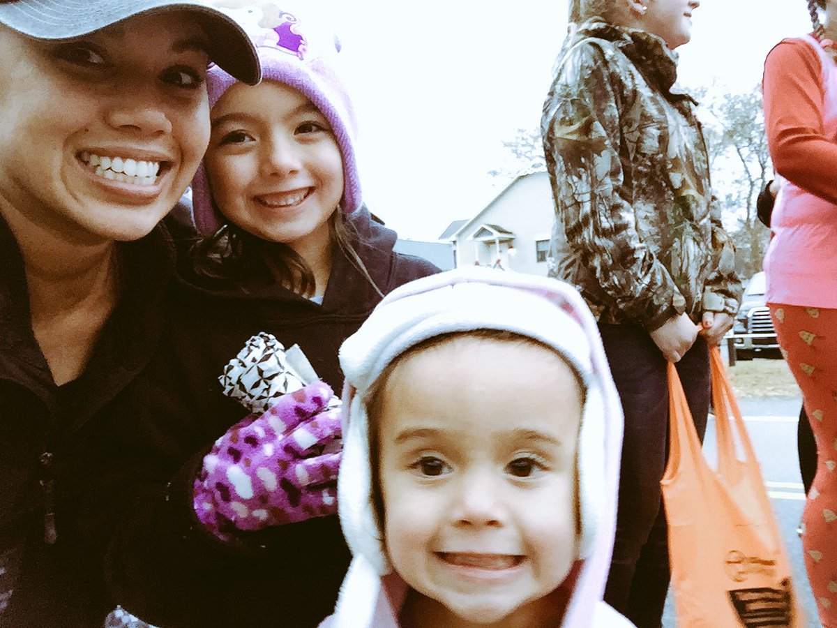 judyshriner's tweet photo. It was cold. It was rainy. But it sure was fun walking with all the @FiALexSC women! #gridiron #snowballparade https://t.co/aiX1e5ElIV