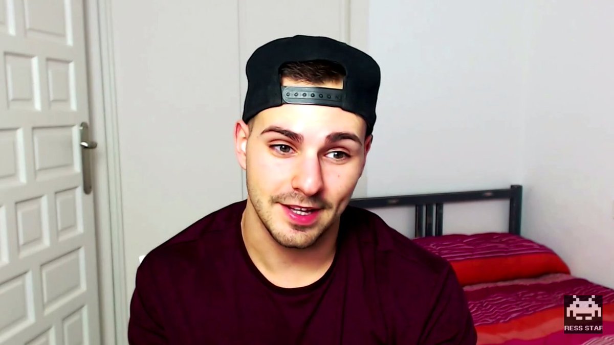 Jackzle's tweet photo. @mellamanfredy Mi padre acaba de pensar que @maluma hacía gameplays y eras tu haha♥
Esa sonrisa que nos hace TAN FELIZ !!♥
Siempre #Fredier♥ https://t.co/qN3nOVR93I