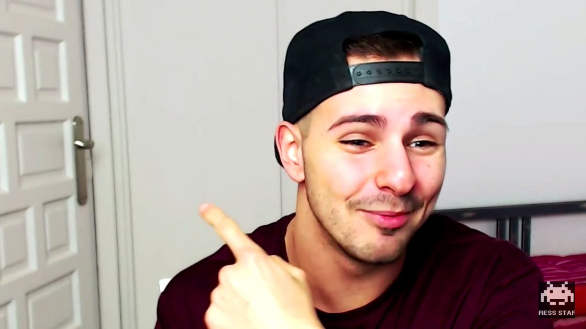 Jackzle's tweet photo. @mellamanfredy Mi padre acaba de pensar que @maluma hacía gameplays y eras tu haha♥
Esa sonrisa que nos hace TAN FELIZ !!♥
Siempre #Fredier♥ https://t.co/qN3nOVR93I