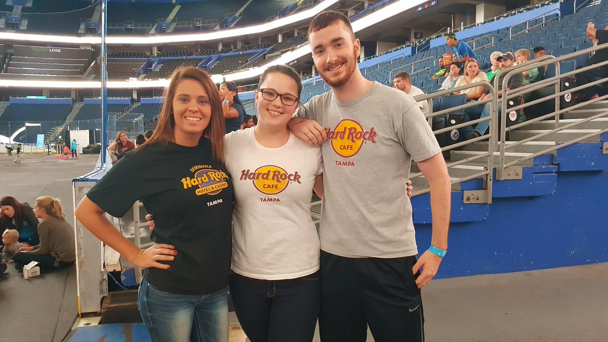 HardRockBecca's tweet photo. Players Club overnights take on building bikes for the holidays! #givebackeverychanceyouget @hardrockendrick @hardrocksierra ❤🎄❄☃🎁 https://t.co/FTf1iJ9CBz