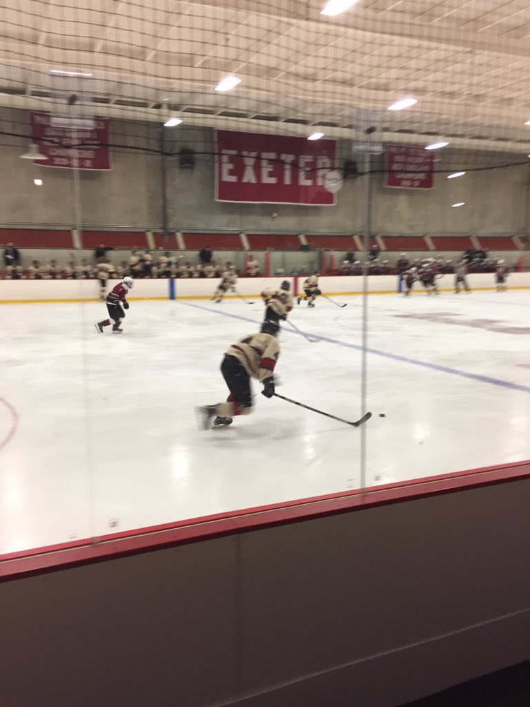GunnHockey1850's tweet photo. 4-1 win over Exeter to finish off the Prep Pot weekend. #FullLoaf https://t.co/eVPkOLtksX