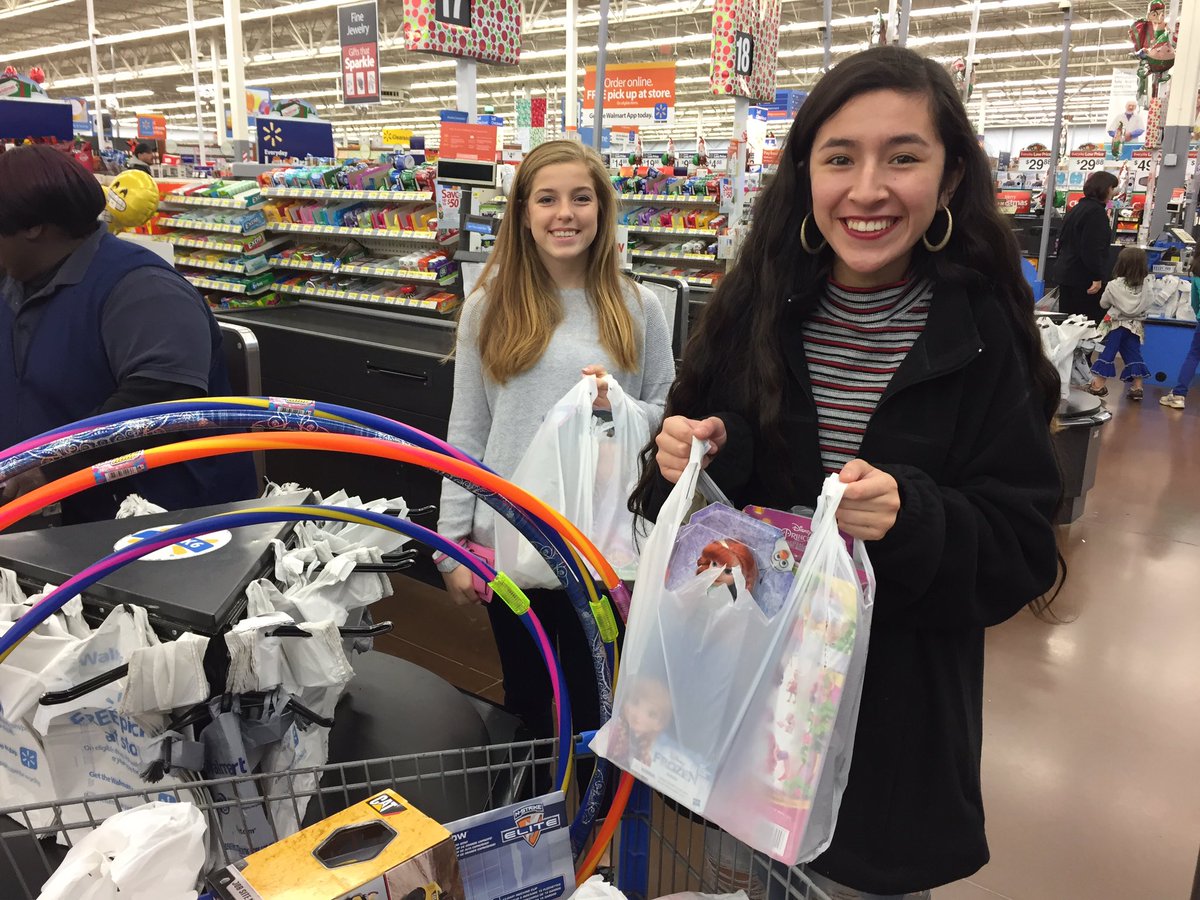 ThompsonHighSB's tweet photo. SGA spent over $1000 for Toys For Tots! #TheThompsonDifference 🎄🎁 https://t.co/YEopZePO2e