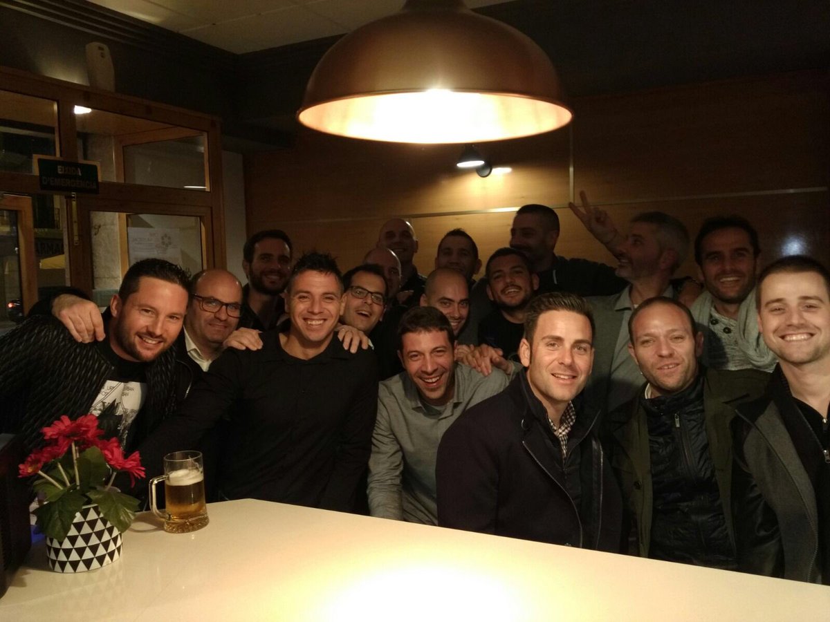 BARRYSSS's tweet photo. Sopar d ninots!!! Fan falta + així, + a sovint!!! #tujahosaps 😍 https://t.co/A5zqaKqgQ7