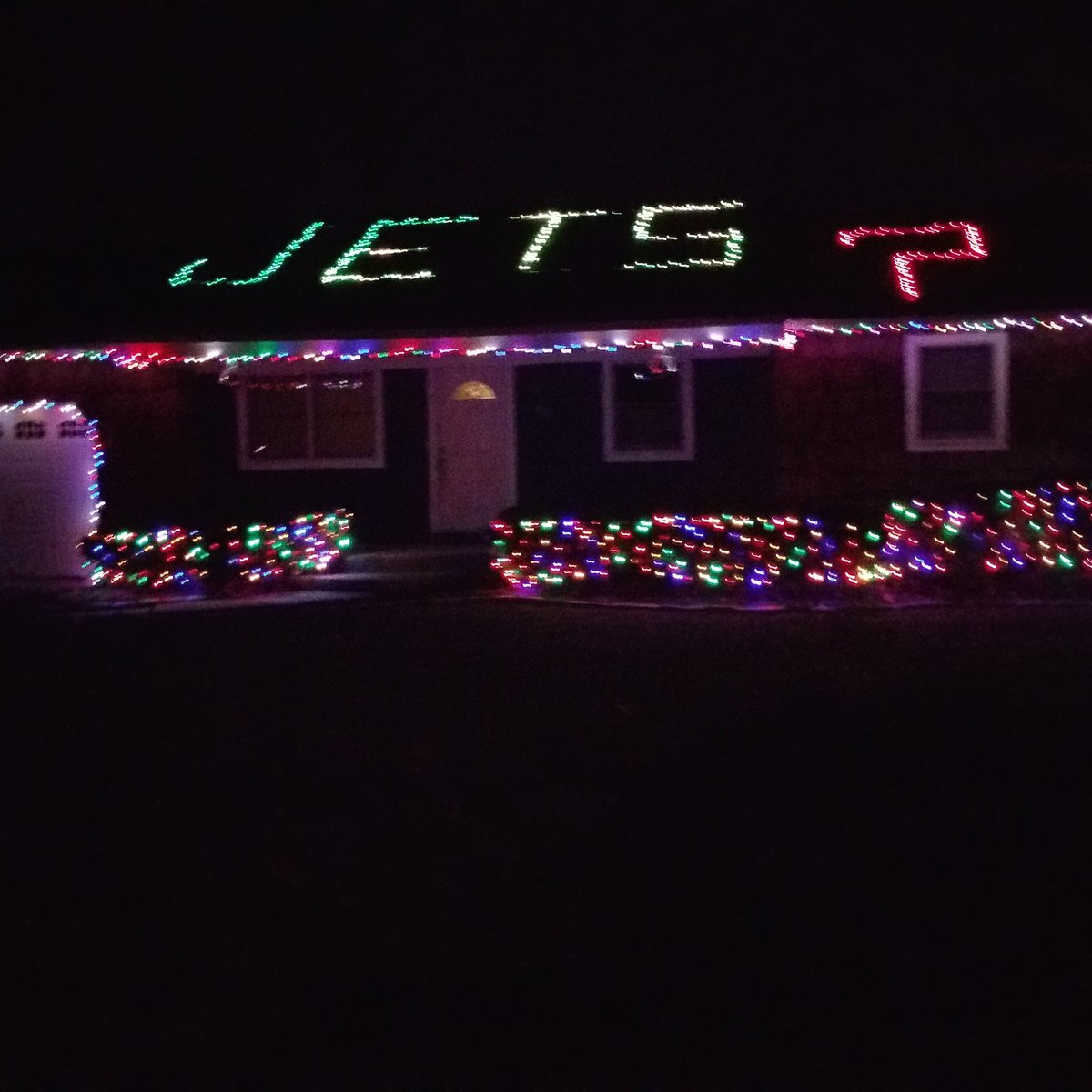 gotghost4us's tweet image. So my neighbor every year always puts up his NY JETS lights up for christmas but this year he put a question mark alongside of it .#NYJETS