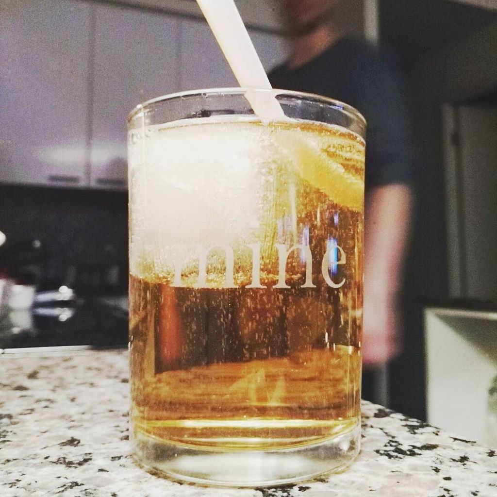 mikkibenaglia's tweet image. Beautiful sunday night drink #bulletrye #gingerale #ministraw #HUGEICECUBE #lol ift.tt/2h8o3xU