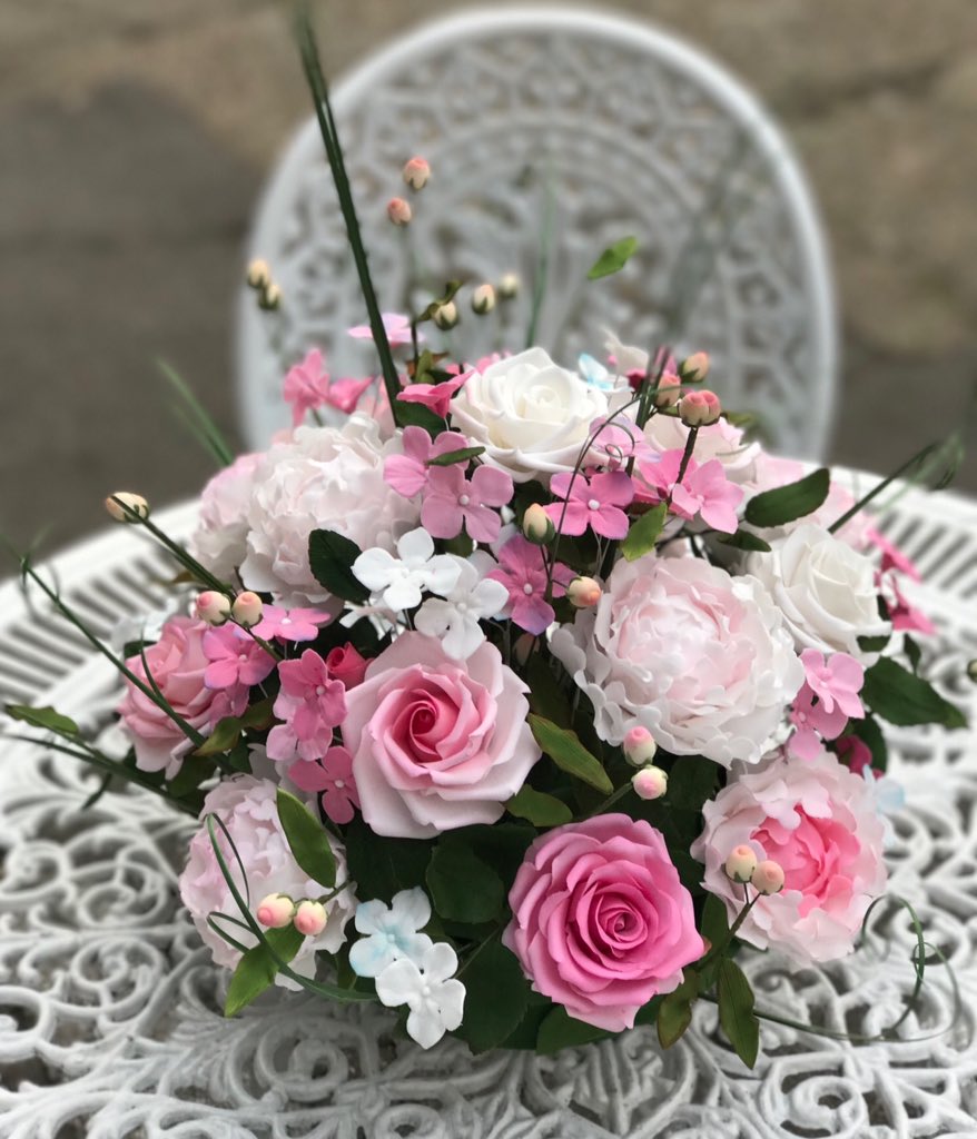 Elegateau's tweet image. Sugar flowers 💐 completed