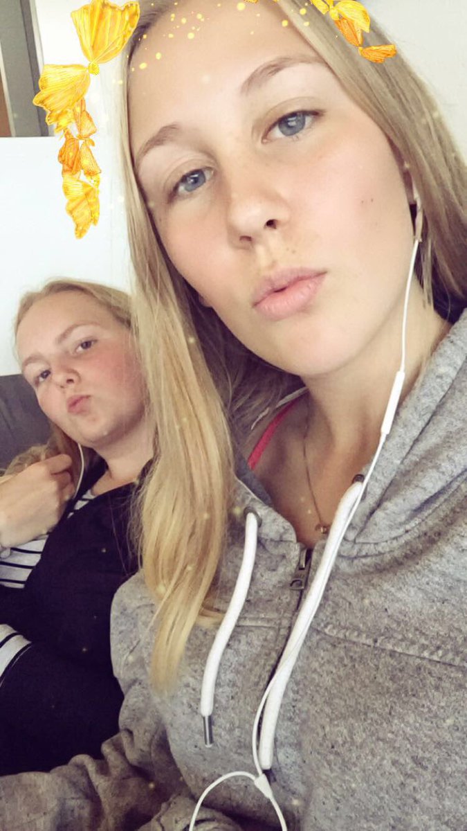 TSIceland's tweet photo. I love you so much. Your videos have and still are helping me trough so so many things❤️🦄💘 #UnicornSelfiesForLilly https://t.co/nDRAYyEu2L