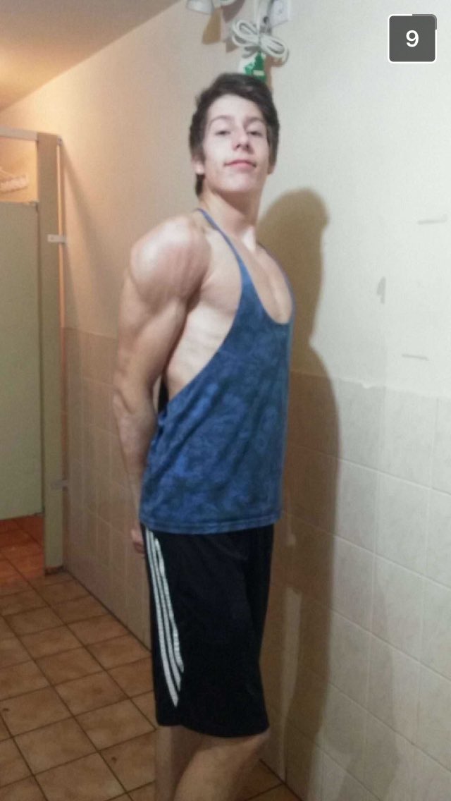 ZachFTNS's tweet photo. Little sleep, no food, sick and hungover. No matter what I'll gym #FaZeUp #gym #Progression #heavymetal https://t.co/ZSsfcbbCv7