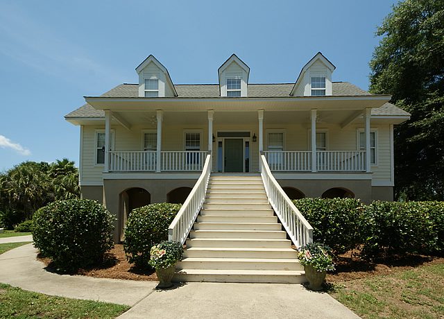 SandDollarSC's tweet image. 196 Harbour Watch Way is a centrally located home for sale in Mount Pleasant. For more details, visit sanddollarrealestategroup.com/property/196-h…