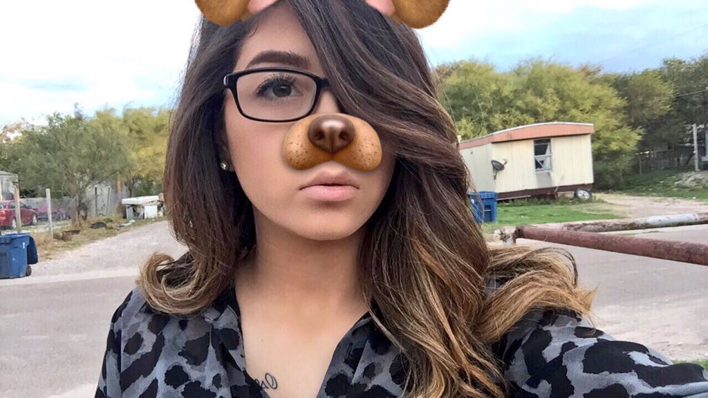 DormSelfie's tweet photo. I never get sick of pics from the gorgeous @gabrielleannick 😍👍🏽👌🏽💯🔥

#College #Selfie #Babe https://t.co/ZzhBib4X3Y
