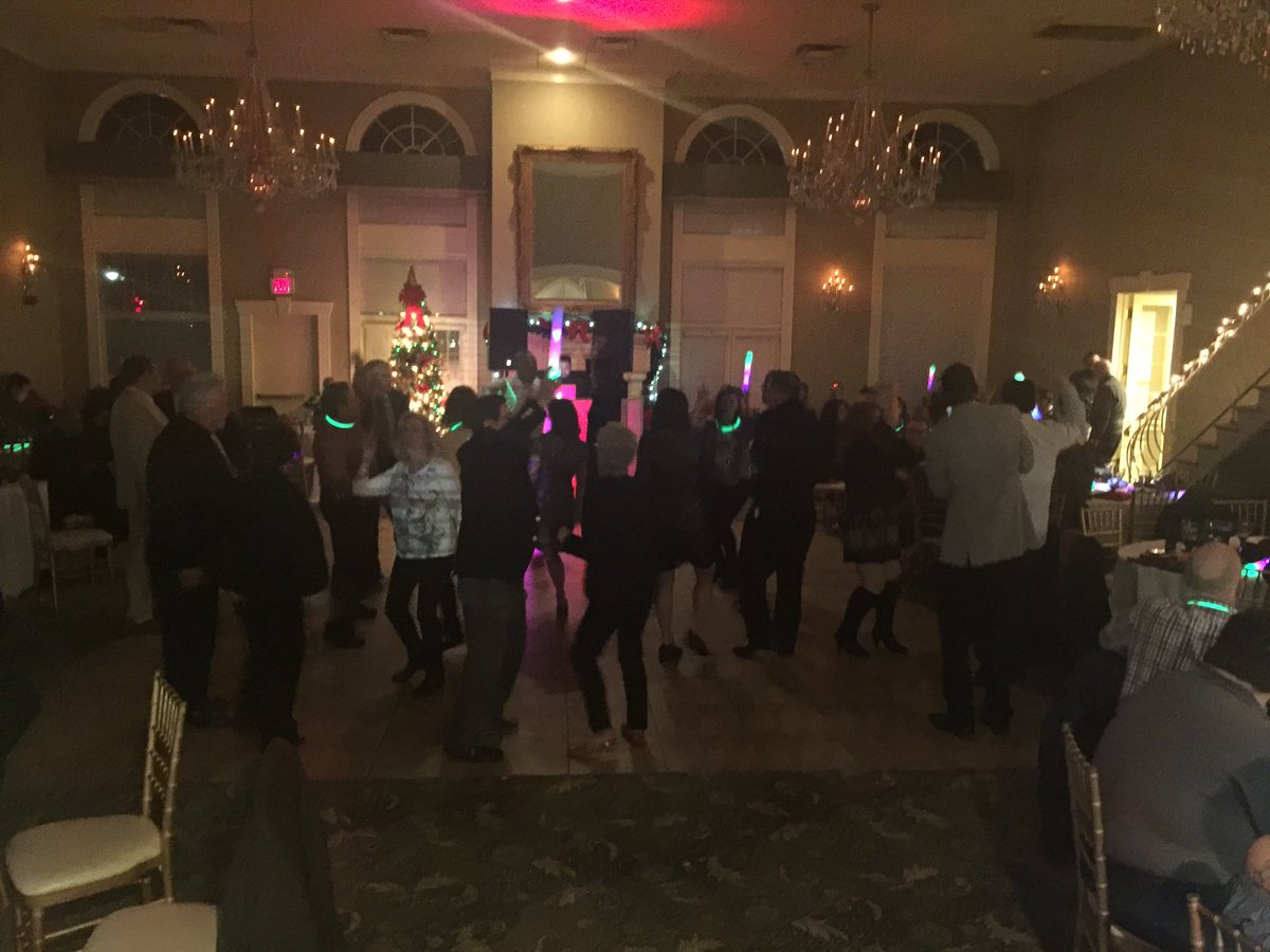 MahwahHD's tweet photo. Mahwah holiday party 🎉🎄@LourdesPerry @LourdesPerry @Tino_Longobardi https://t.co/4WzYvhKXRP