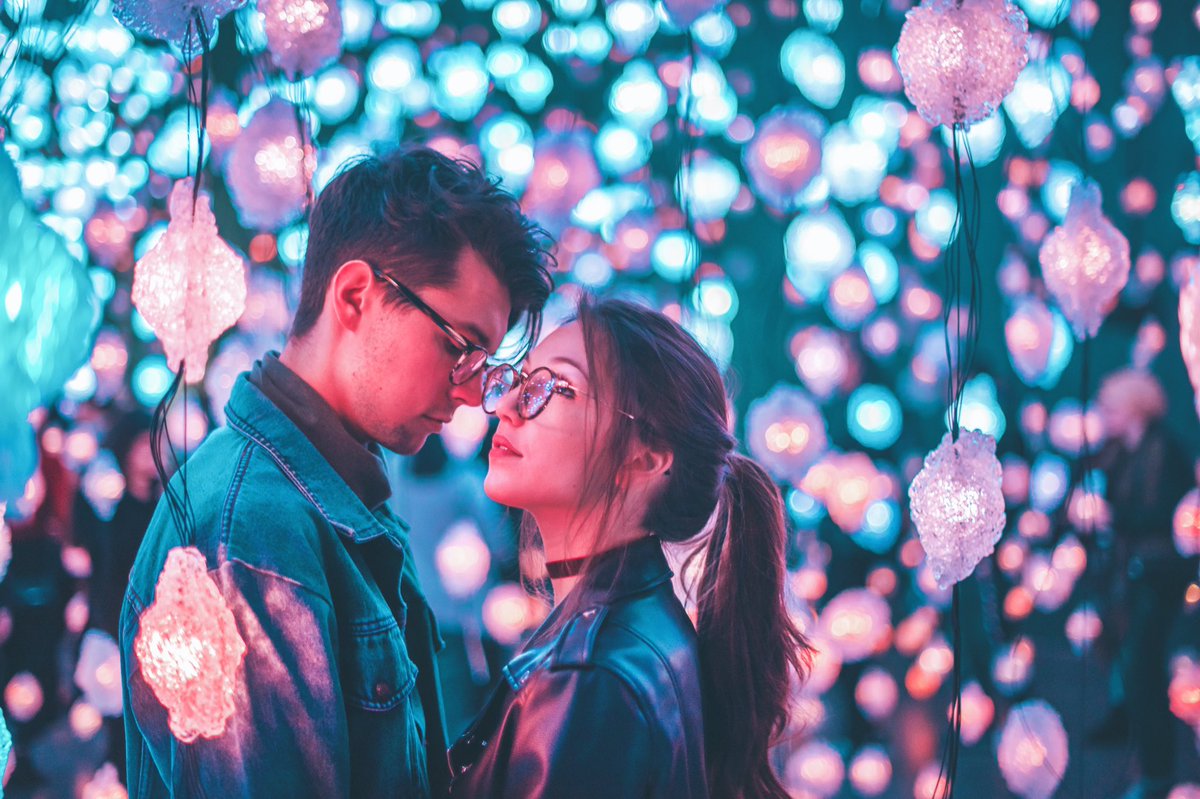 How to Keep a Conversation Going With a Girl How to Keep a Conversation Going With a Girl
