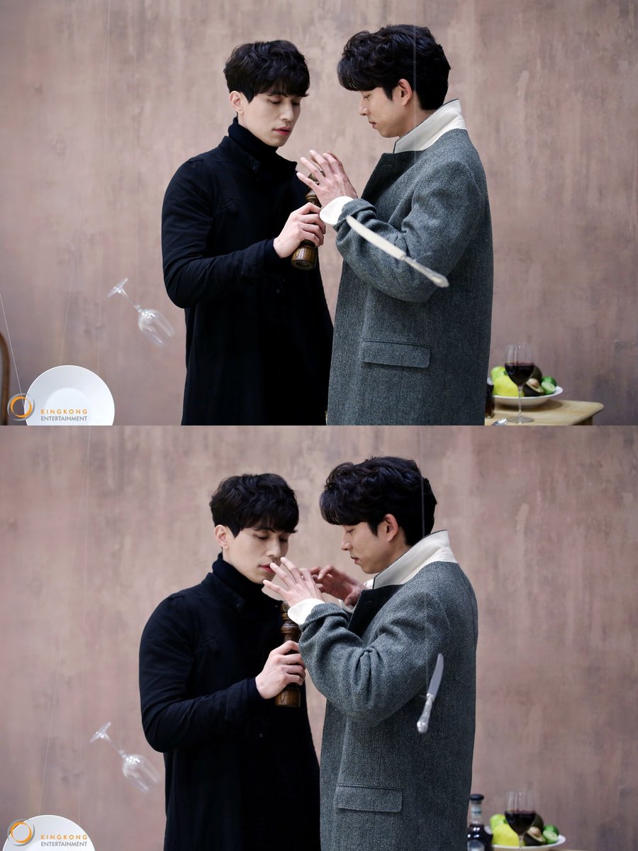 KSeriesAD's tweet photo. กงยู อีดงอุค กับเบื้องหลังการถ่ายทำโปสเตอร์ #Goblin ช่อง tvN / #ยักษ์ยม โบรแมนซ์ 😂 https://t.co/cWtOsD07HL