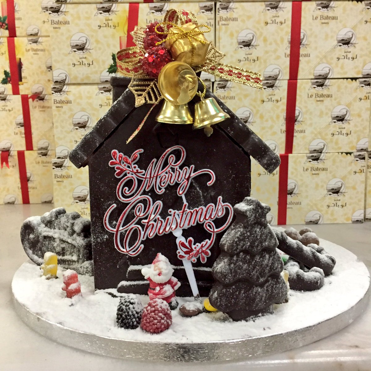 FACTMagazineME's tweet photo. #LaBateau Bakery getting us into the festive mood! So much yummy chocolate, macaroons and sweet treats! 😍🙌🏾 #Bahrain #Cakes #Christmas #GCC https://t.co/8wPIJwsYUP