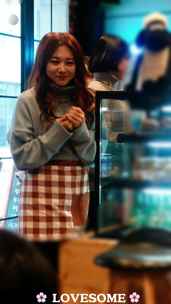 LOVESOME_com's tweet photo. 161203 씨앗카페 1일 찻집
@SEEART_official 팬들보고 기분 JOA져찌?😘
#조아 #씨앗 https://t.co/l9PtWRFPLy