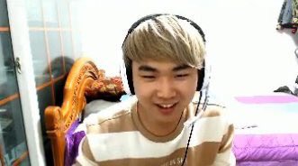 yeohaecho_lol's tweet photo. 💗RT이벤💗
제 최애가 선물드린 옷을 너모너모 잘 입으셔서 저는 죽기전 볼케이노를 쏘고 죽을것입니다 

당발은 12월 8일 꼬갓시!!!
이스포츠팬분들만💗💗💗 https://t.co/QuPfv94aw2
