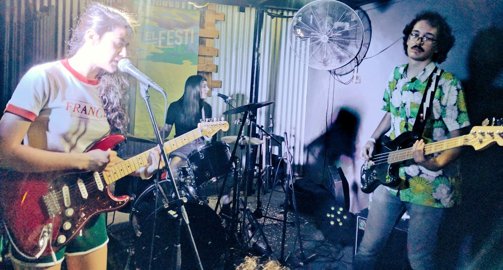 🍍🍍 LAS PIÑAS EN VIVO! 🍍🍍

#ElFesti surfea al ritmo de la Costa Este 🙌🍕🦈