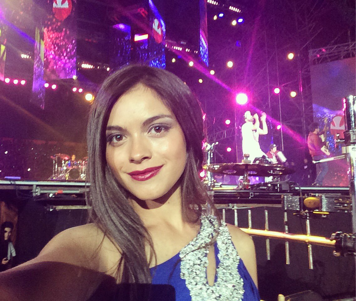 PamJimenezS's tweet photo. @Teleton #ElAbrazoDeChile #orquestacarlosfigueroa 🎶💙 https://t.co/aERLTKWl1s