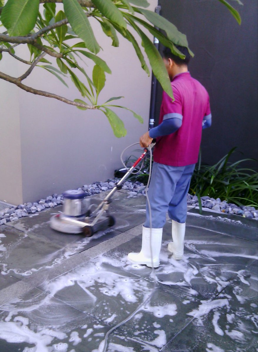 llchidchanok's tweet image. ทีมรักษาความสะอาดขัดล้างพื้นที่ส่วนกลางตั้งแต่เช้า เพื่อให้พื้นที่พร้อมให้บริการผู้พักอาศัยในวันหยุดพักผ่อน #TheMet #PlusPropertyManagement