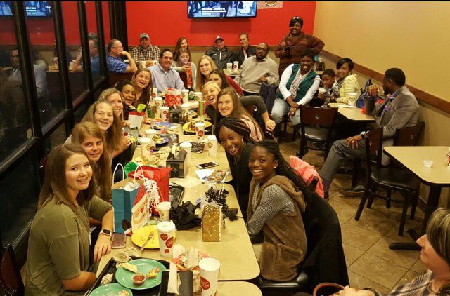 SparksElite02's tweet photo. The SE 02 Girls enjoying their Christmas Dinner. Great Job this Fall and we will look forward to our Winter Workouts #SEtheProcess https://t.co/RpnkBDe5oh