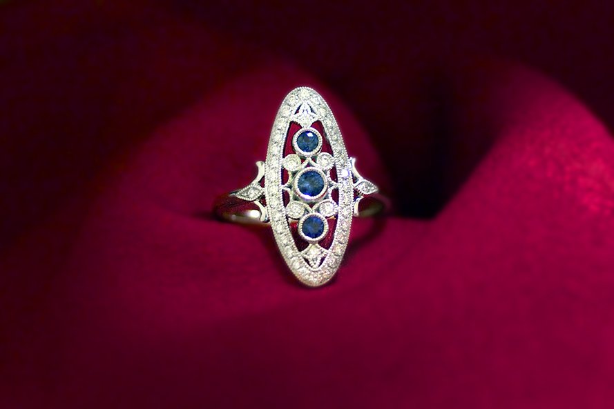 owgalleries's tweet photo. #sapphiresdiamonds #diamondring #14Kwhitegold #villagejewelersltd https://t.co/Dznv0hK4A6