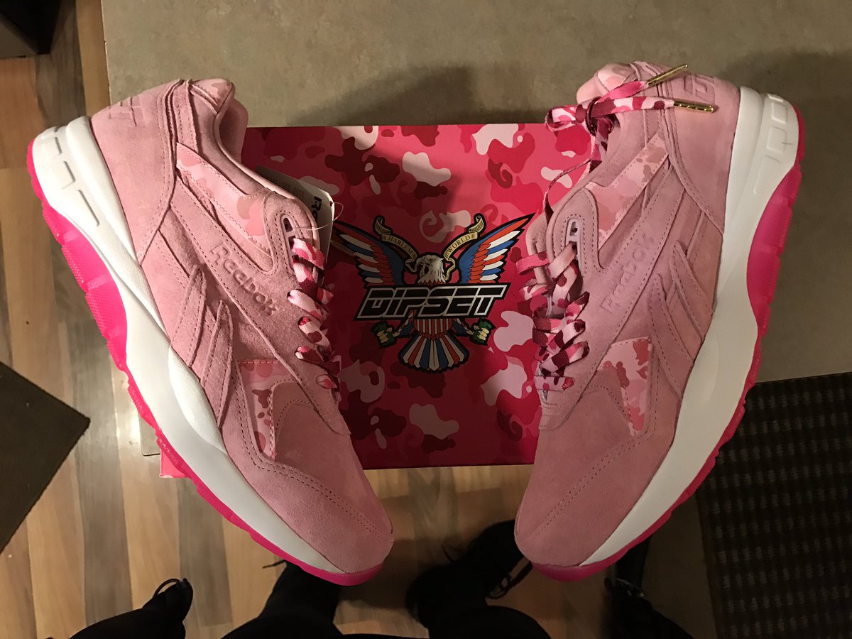 1stquarterred's tweet photo. Shout out to my brothers at @SoleClassics always taking care of the boy #Fleeboks @Mr_Camron #Killaseason2 https://t.co/Wqd2eeggqK