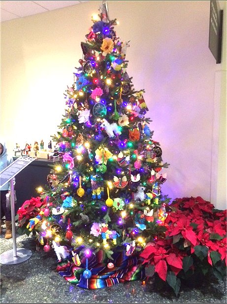 chukster70's tweet photo. The Mexico Tree at Meijer Gardens "Christmas Around the World."  Pinatas and Sombreros. https://t.co/WLqiRjfnsY