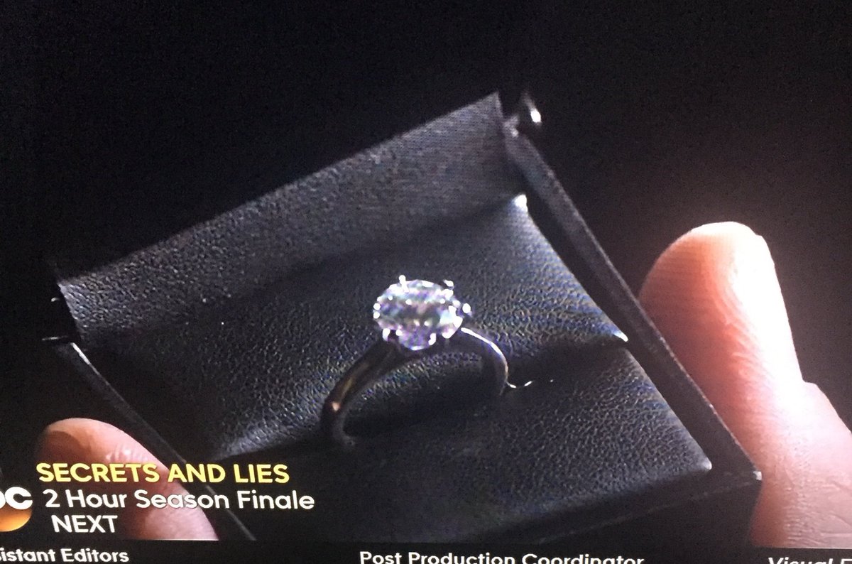 hookedonhook123's tweet photo. Who's fingers are those!!! #OnceUponATime https://t.co/89Lm89CW1D