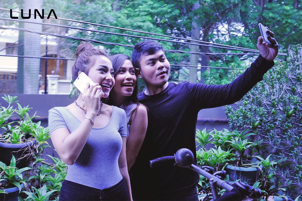 LunaSmartphone's tweet image. This is how I spent my quality time with best friends #wefie #wideanglecamera #SmartphoneLUNA #BeTheGravity