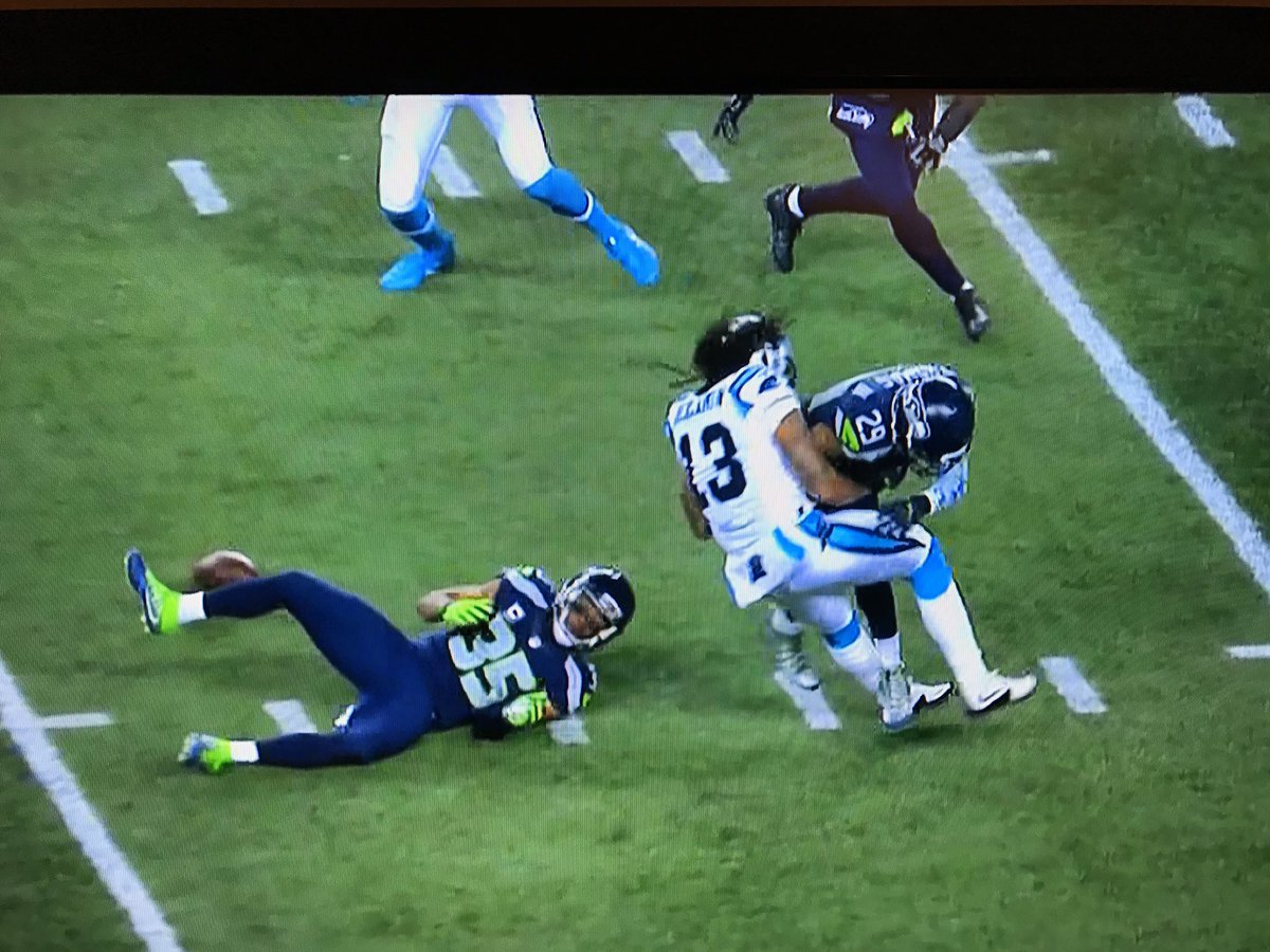 MissJennyPowell's tweet photo. @Earl_Thomas Making HUGE hits! #Brickwall https://t.co/LG2yFVilce