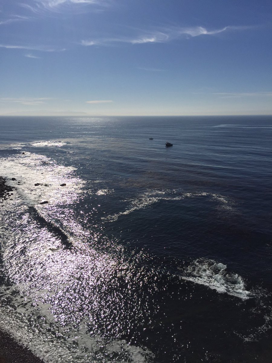 IrrationalQueen's tweet photo. Reason #15: falling off this cliff 😳 https://t.co/G2TJeDaPXw