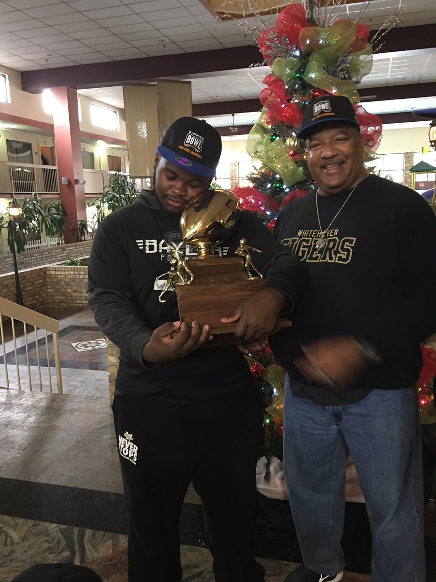GarzaFC52's tweet photo. My last time putting on that black &amp; gold with The Haven🐯😈🏆💦 on my chest 😣😓Gone miss @WhitehavenTiger Football program 💯💯💯 https://t.co/A4Rq7Z6gZR