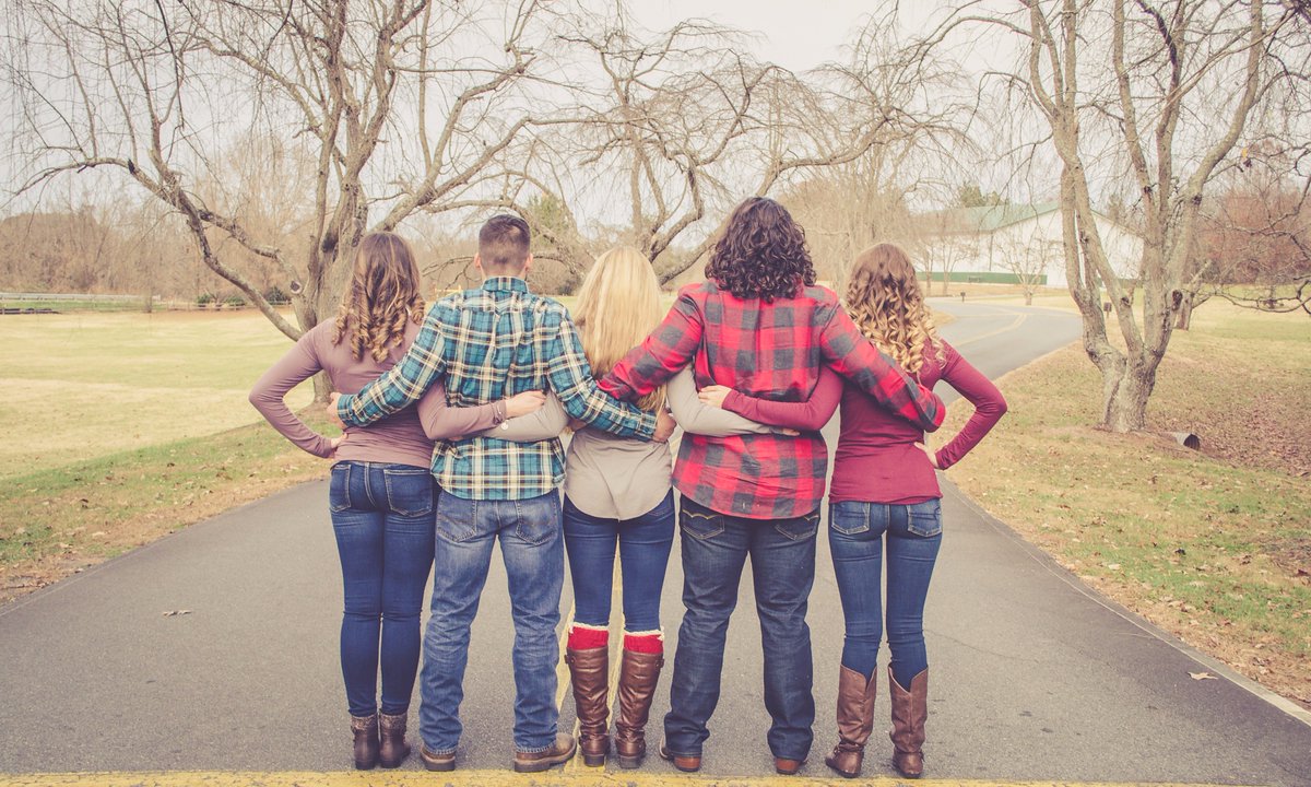 ray_2jcj's tweet photo. Had fun with this group yesterday.
#photography 
#seniorpics 
#Wonders https://t.co/qhAxCEf817