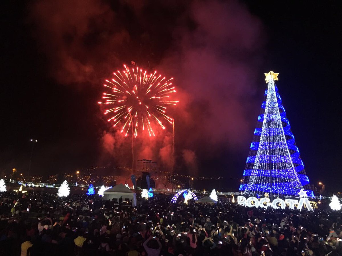 Resultado de imagen para fuegos artificiales en bogota el 2019