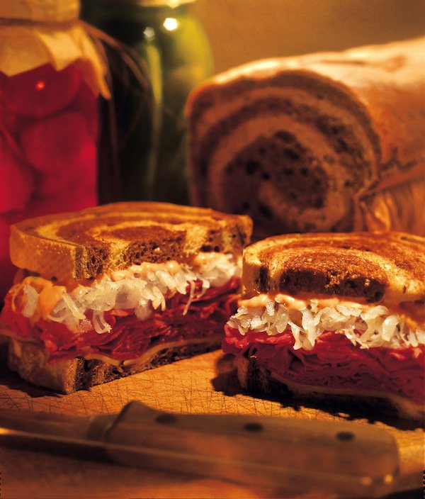 foodofhistory's tweet photo. The Perfect Reuben Sandwich https://t.co/GVfnRgwRGz 
#foodporn
#foodie https://t.co/ZxVVwLaq8F