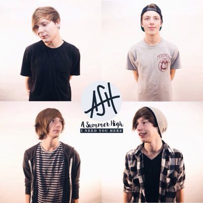 meggyclifford's tweet photo. Designs look similar sometimes! They're all still amazing bands! https://t.co/jpp2KQjgGa